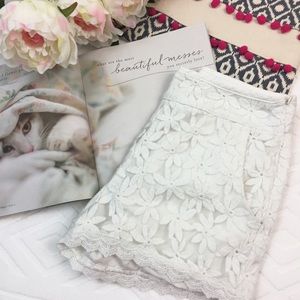MONTEAU White Lace Floral Shorts Size Small